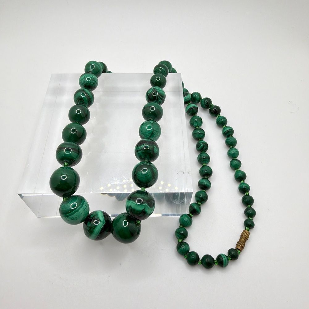 22" vintage graduated beaded Malachite necklace‎ w/ barrel clasp!